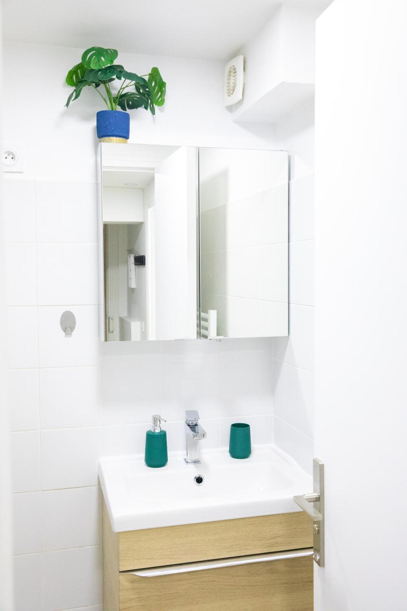 Le Relax Place - Metro 5 Bobigny Eksteriør bilde